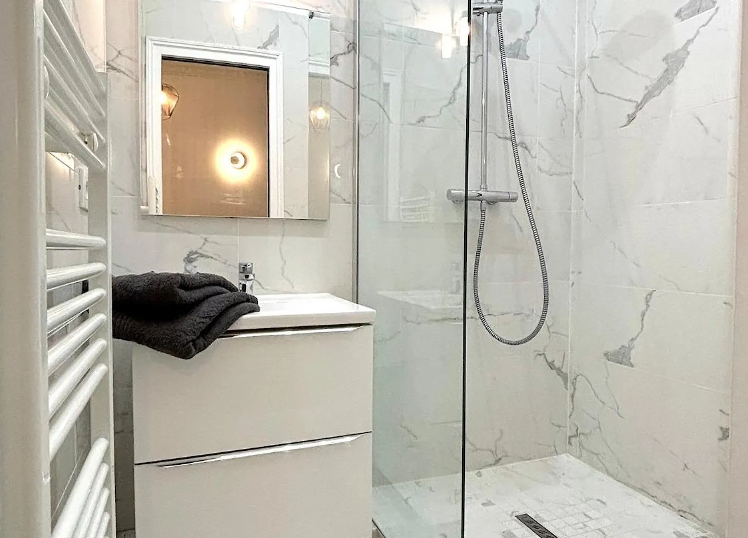 L'Appartement Moliteuil París 0*,